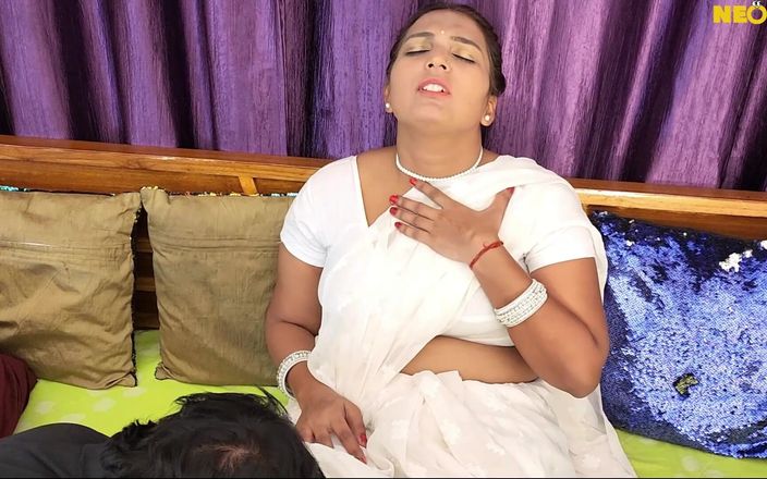Indian Savita Bhabhi: Weduwe tante heeft seks met twee jonge Desi-jongens, Desi-porno