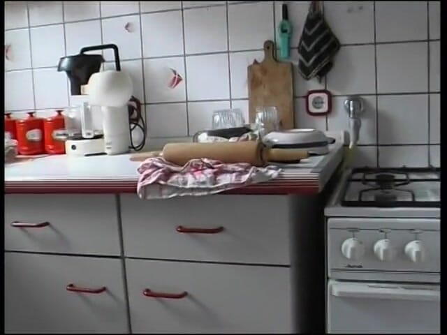 Lucky Cooch: Quente morena se masturbando em suas meias pretas