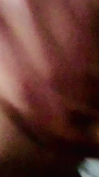Ich liebe es, auf meinem großen dildo zu hüpfen