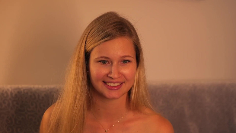 Stella Cardo: Masturbacja na pasku i palcach ze Stellą Cardo