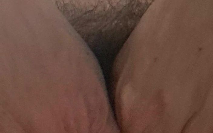 Mommy big hairy pussy: 在镜头前向我的情人展示我的阴道