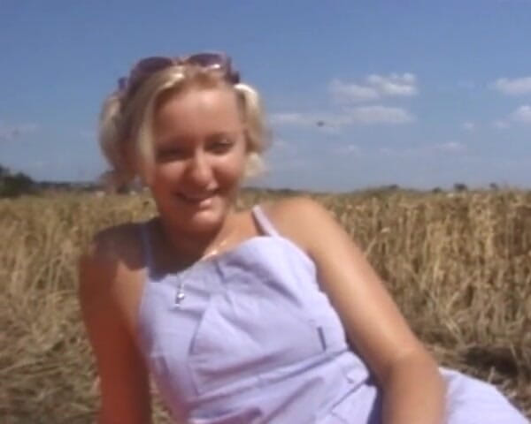 BB Video - Vintage Story: Niemiecka amator nastolatka solo kobieta blondynka na zewnątrz