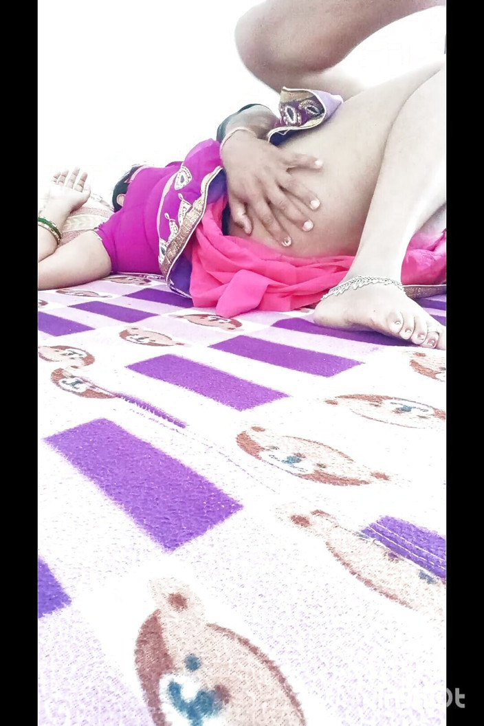 Bed: Indická manželka a manžel mají sex