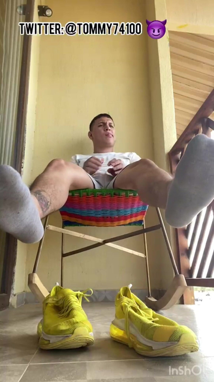 Mr Feet Colombia: Walking Through the Castle of Cartagena and I Take off...