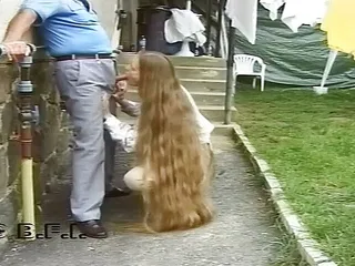 Băieții bătrâni fut o gagică blondă