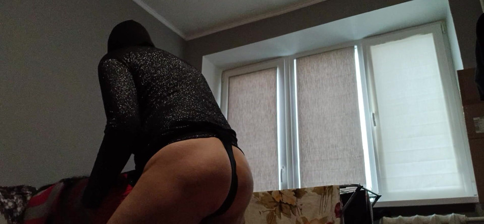 Lesbian-candys: Zodra mijn stiefmoeder en ik alleen zijn, kunnen we niet...