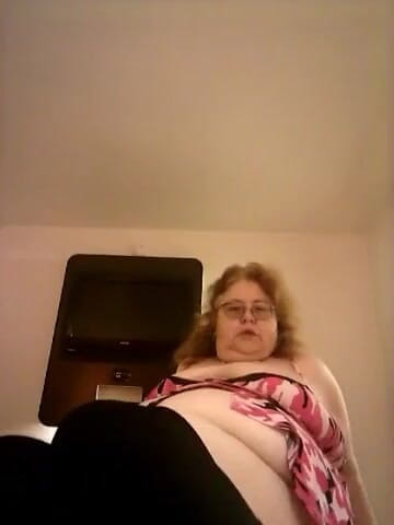 BBW nurse Vicki adventures with friends: Vicki suster nakal menggoda penggemarnya dengan stoking ketat