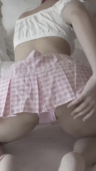 Cítím se jako skutečná princezna, zatímco masturbuji v mé ošukané ložnici !!