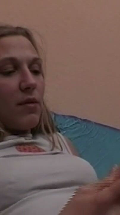 VELVET1984: Nienasycona blond milf osusza każdą zabawkę głęboko w środku