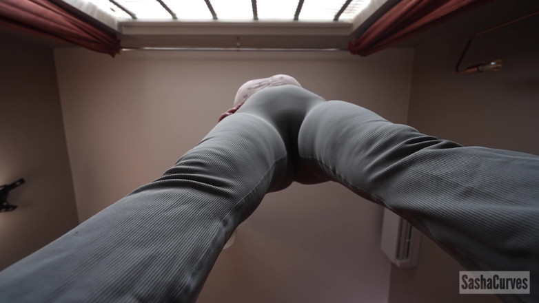 Sasha Curves: Stuck to Giantess Step-stepmom's Socks