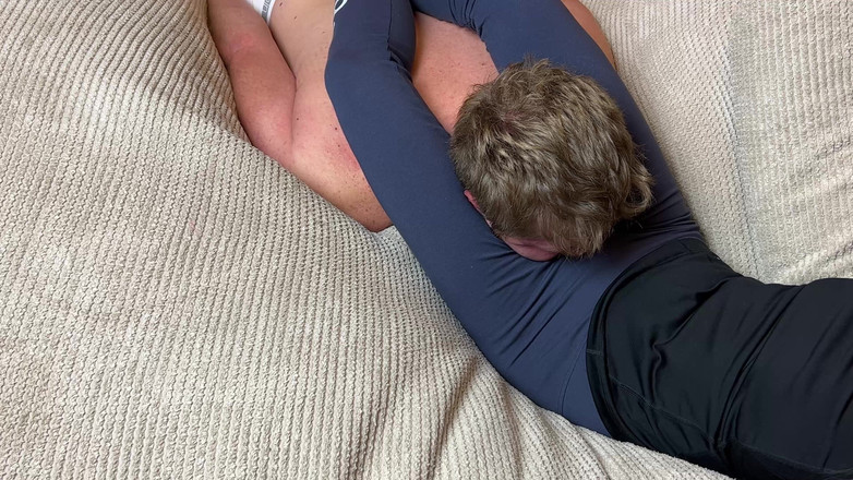 Mean Asian Wife: Cruel Headscissors in Blue Leggings on the Couch