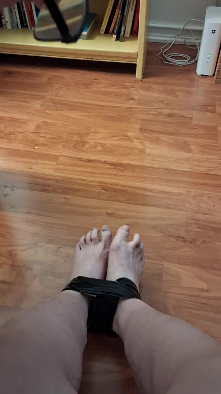 BBW nurse Vicki adventures with friends: Ana videodan önce ayaklarımı bağlı geçiriyorum!