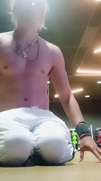 Sexy Boy Is Very Daring in the Gym Showing His Body