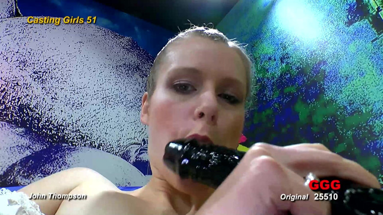 Deutschland Porno X: Si blonde jalang &amp; si rambut coklat kotor menghisap, menunggang dan...