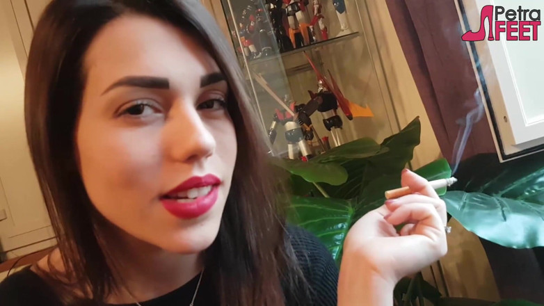 Smokin Fetish: Fumer en gros plan avec une belle fille