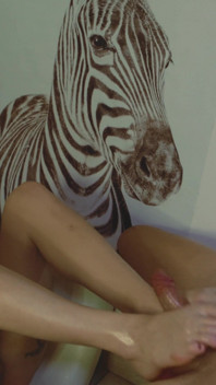 Matty mila Perez wird im Park für öligen Footjob & blowjob in der Pose abgeholt