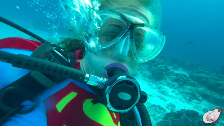 Mistress Pink Pearl: Supergirl se setkává s nejdrsnější chobotnicí v Bonaire