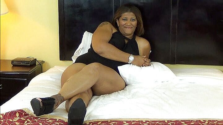 D starr entertainment: Nadia Castro