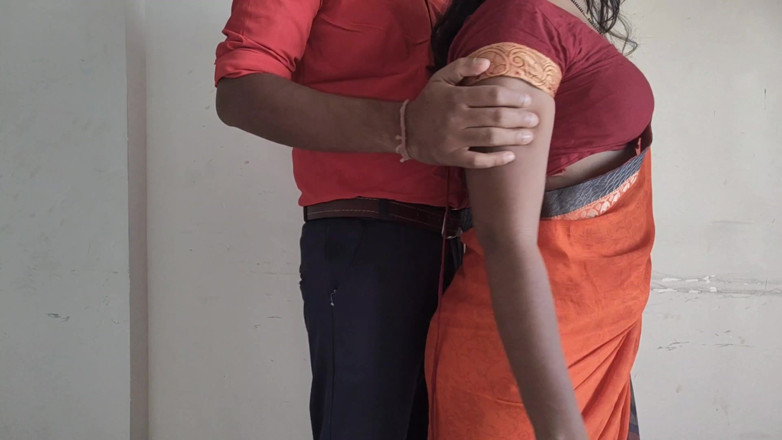 Mumbai Ashu: Desi bhabhi bekerja ketika tetangganya datang