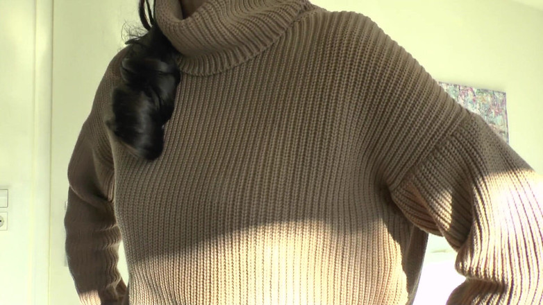 Lady Victoria Valente: Spruzza sul mio maglione! Lady Victoria Valente con un grosso...