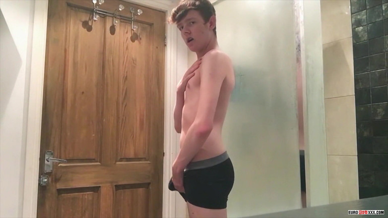 Euro boy xxx: कमसिन लड़का ध्यान के लिए तरसता है