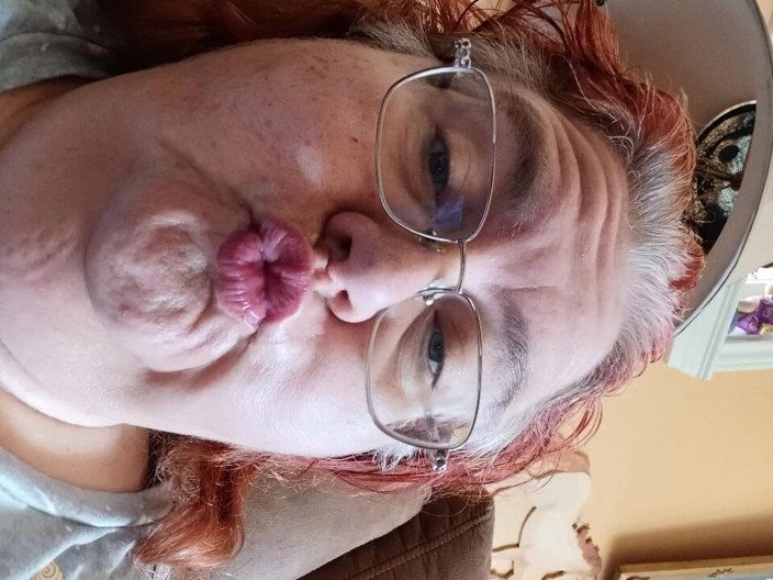 BBW nurse Vicki adventures with friends: Faccio un selfie provocante foto e piccoli video combinati