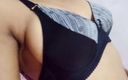 Teenadesi: Hintli desi kız harika sutyen ve seksi göğüsler