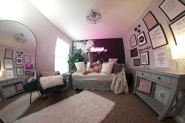 TallGirlAlli - Alli Skye VR: Solo Saturday