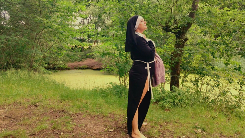 Kylie Britain Adventures: Tři potěšení pro jeptišku Kylie