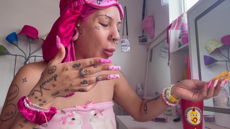 Nali Marie: Mukbang mangiando troppo spompinata e riempita in faccia di mozzarelle...