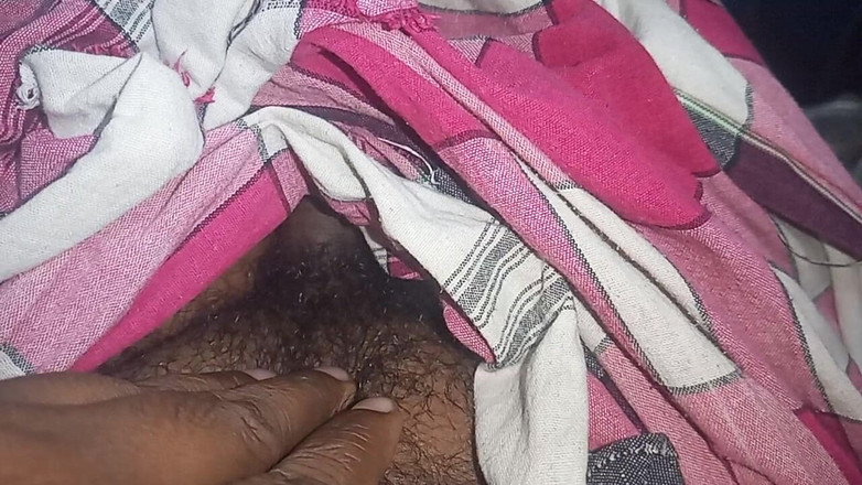 Hungry cliff: Un Indien suce la chatte de sa femme