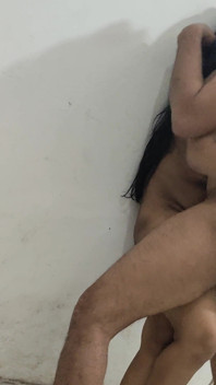 Apni kız arkadaş ko apne room mein chupke se bulaya