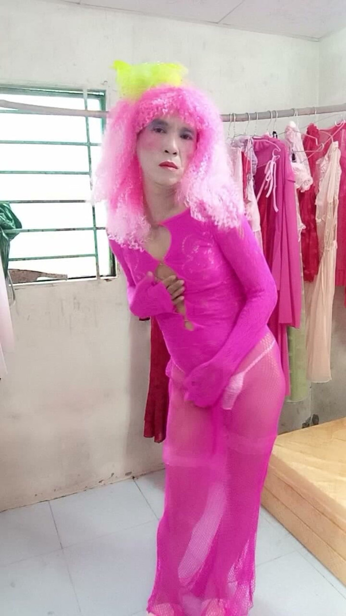 nguyen dang thien tri: Oanh Le transseksualna ubrana w seksowną sukienkę, aby zrobić sobie...