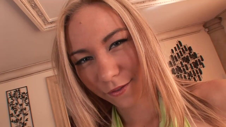 Monster Cocks: Curvă blondă cu fund uimitor și rotund futută destul de bine