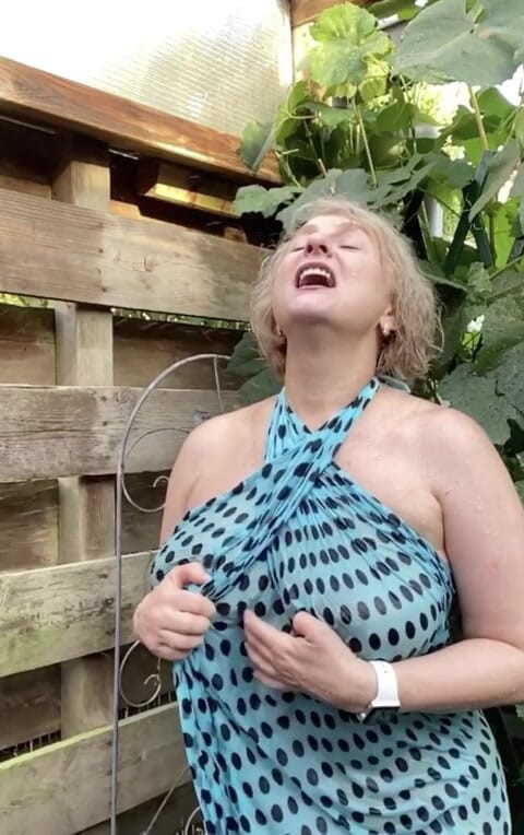 Car-ina: Lass uns meinen nachbarn necken!