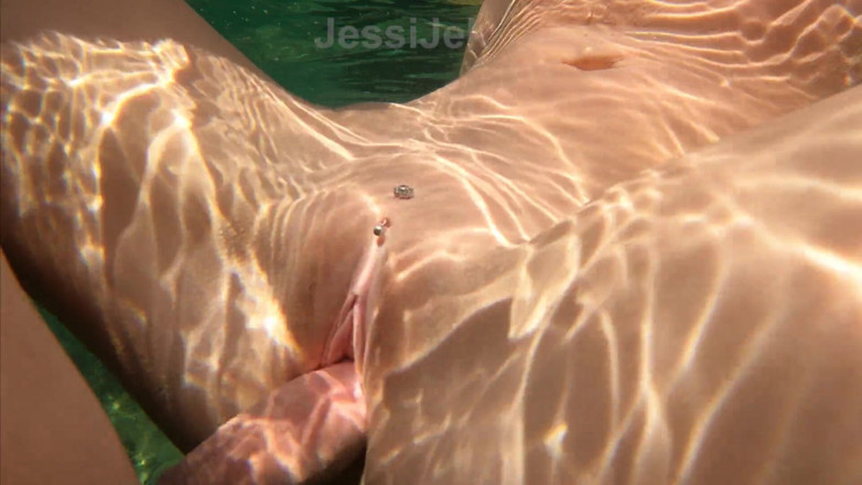 JessiJek: Szalony seks pod wodą wielki anal creampi w wodzie Jessijek