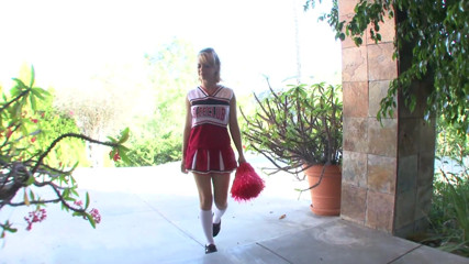 Get Your Fix: Ciekawa cheerleaderka rucha wielkiego kutasa trenera cheerleaderu
