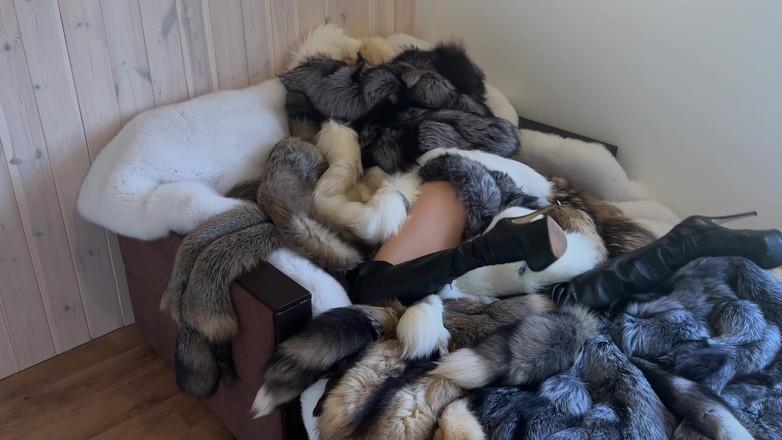 Ruda Cat: Gioca e stuzzica con un sacco di pelliccia! Masturbazione in...