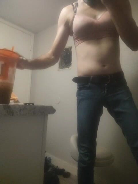 K8e Snow: Zkoušení oblečení v koupelně