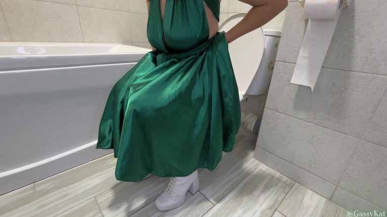 GassyKat: Prom Night Farts - Green Dress &amp; White Heels