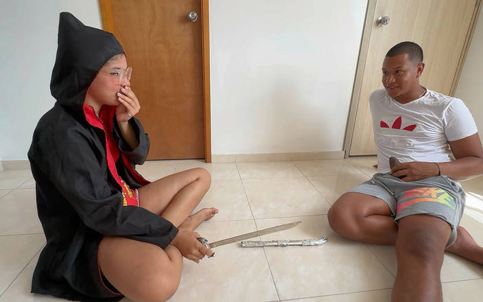 Saraymike: Moje sexy nevlastní sestra používá magii k sexu s mým...