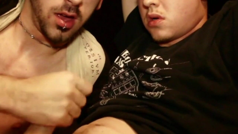 AMATOR BAREBACK FRENCH STUDIO: Bukkake nghiệp dư với gay twinks bú tất cả bạn...
