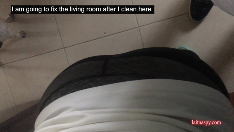 Latinaspy: Tocaculos locks the door