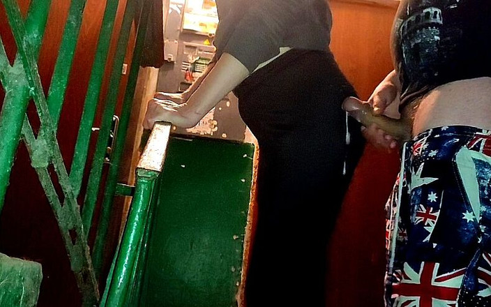 Anna model: Sesso nel corridoio con un vicino