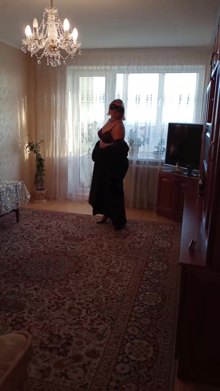 Maturelady001: Mature asked her girlfriend to film her
