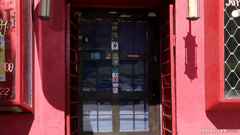 Private.com: PRIVATO lucy fa un pompino dal culo alla bocca, più...