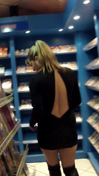 Con milf Arabella May en un cine de sexo