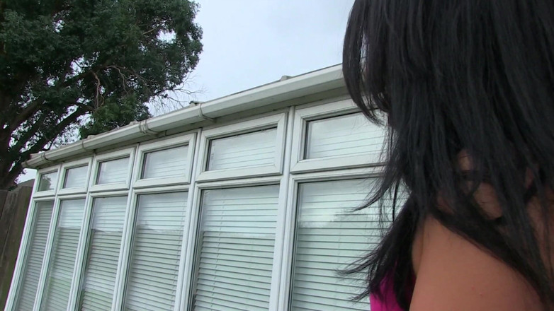 Kinky Porn Freaks: Hanna Shaw berkelip buah dadanya