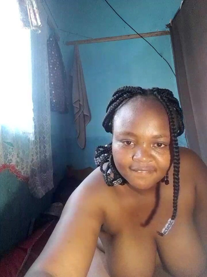 Mahali: Masturbation avec un gros cul