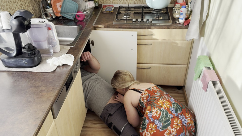 Christy X Taylor: El fontanero también realiza tareas de mantenimiento a la esposa...